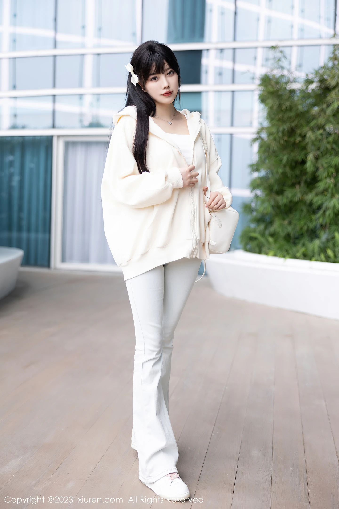 图片[4]-[XiuRen秀人网]2023.05.09 VOL.6707 杨晨晨Yome 粉色蕾丝内衣加肉丝美腿性感私房写真集-秀人网官方网站